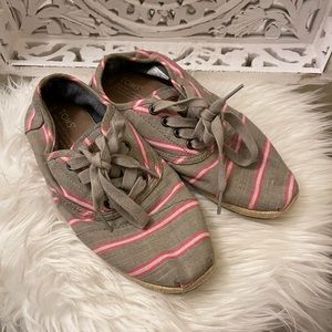 Toms espadrilles shoes size 6.5 is great condition no flaws